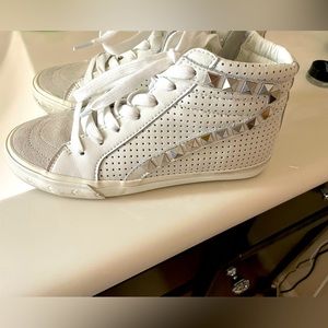 Womens Mid Top sneakers